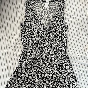 UNWORN Romper with pockets.